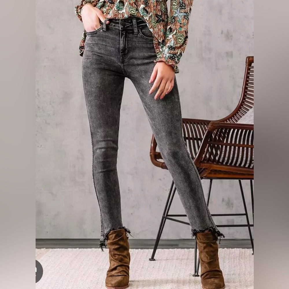 Grey distressed skinny jeans